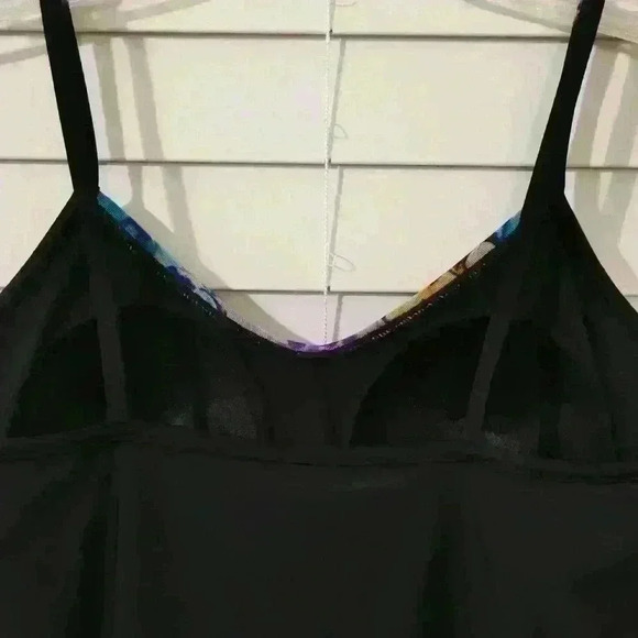 Jaclyn Smith 3 Tier TKINI Top Floral Design Size: 6 - Picture 5 of 5